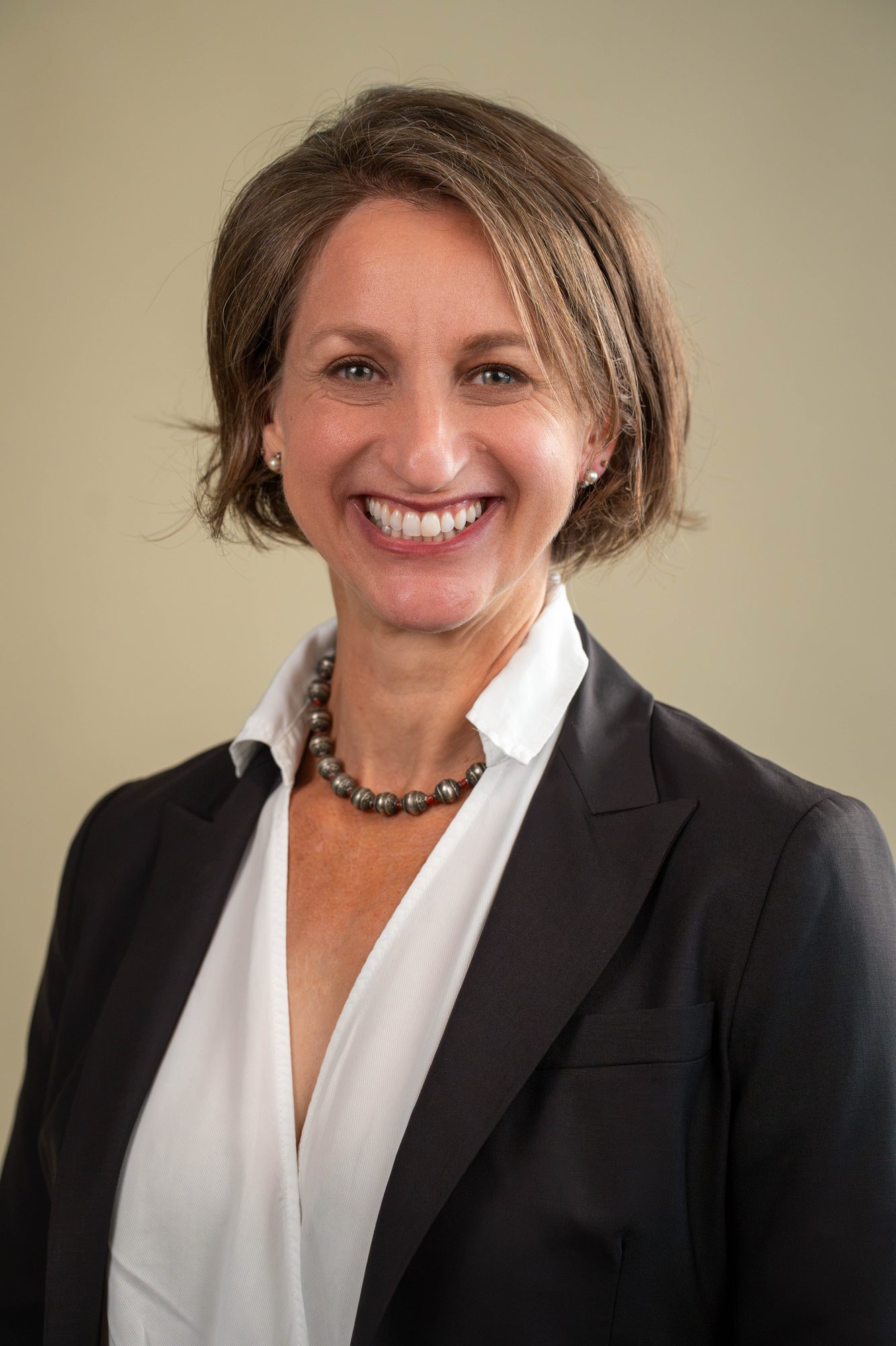 Professional headshot — Alyse